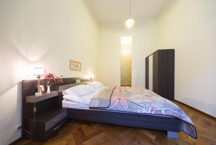 Apartment On Tabidze 3/5 Tbilisi Luaran gambar